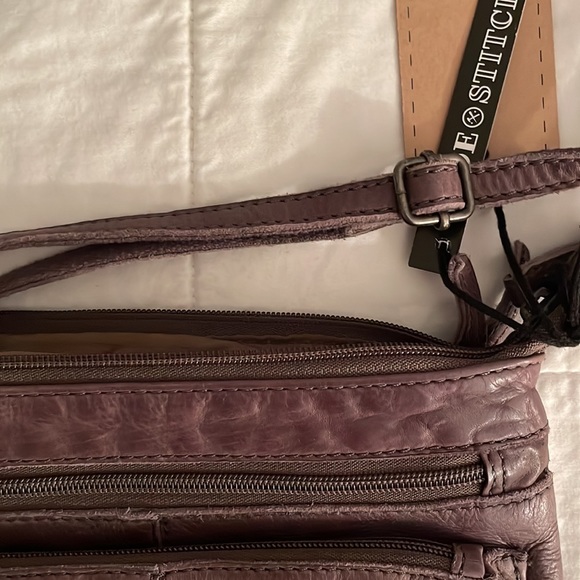 NWT Hide and Stitches Taupe Leather Purse/Crossbody. - Picture 3 of 7